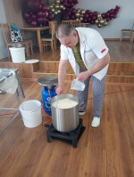 W Wilamowicach Nyskich odbyło się szkolenie zorganizowane przez Opolski Ośrodek Doradztwa Rolniczego, połączone z praktycznym warsztatem serowarskim.